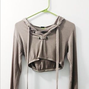 Cropped long sleeve shirt